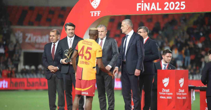 Finalin oyuncusu Victor Osimhen seçildi