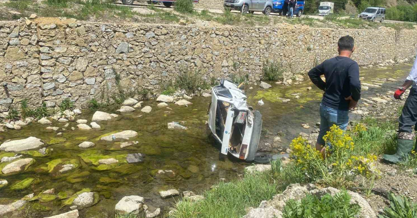 Kastamonu’da yoldan çıkan otomobil dereye uçtu: 1 ölü, 1 yaralı