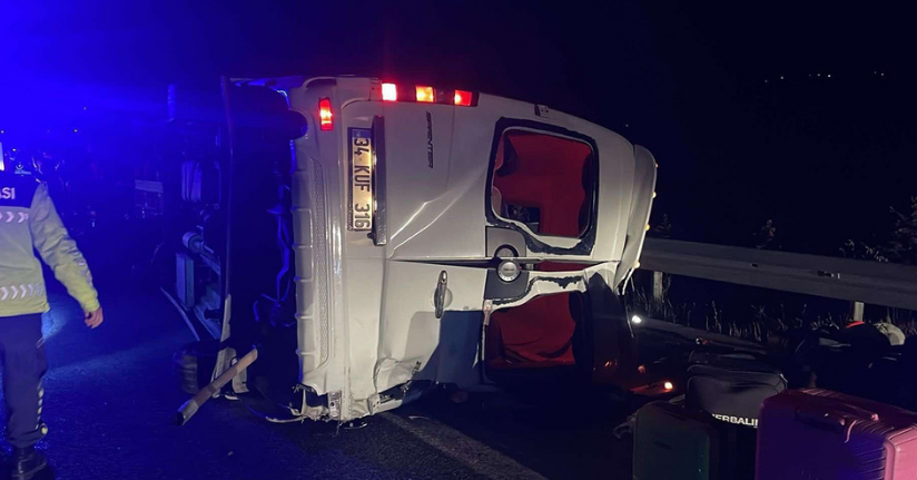 Soma’da servis minibüsü devrildi: 1 ölü, 13 yaralı