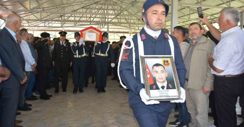 Irmakta boğulan Astsubay Hakan Fidan, son yolculuğuna uğurlandı