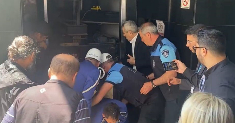 İlhan Şeşen’in cenazesi asansörde mahsur kaldı