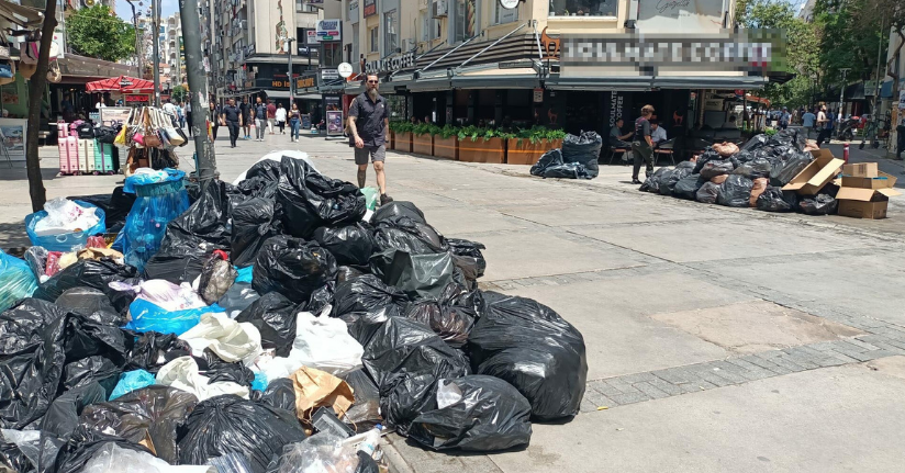 İzmir'de grevin 4'üncü gününde de çöpler toplanmadı
