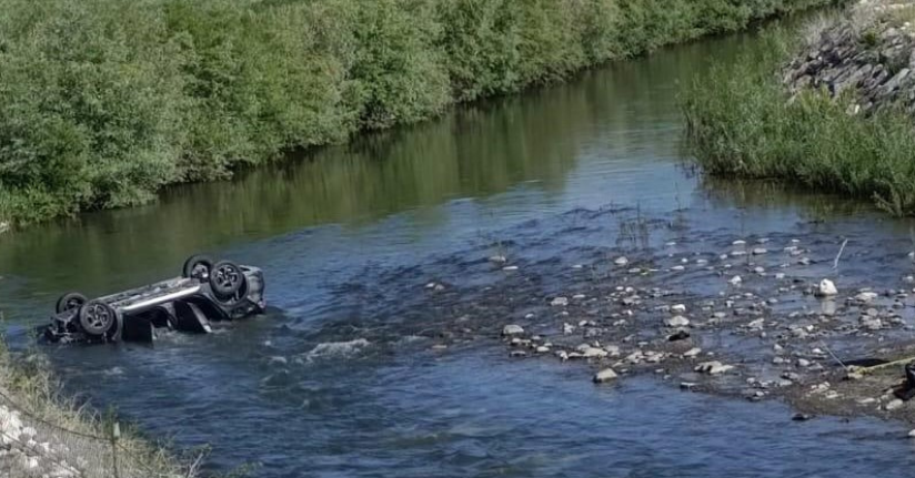 Dereye uçan otomobildeki çift ile çocukları öldü