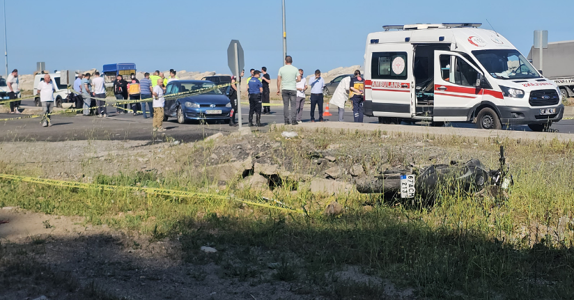 Otomobil ile motosiklet çarpıştı: 2 ölü