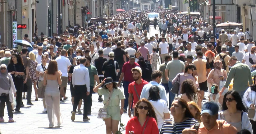 İstiklal Caddesi’nde bayram yoğunluğu
