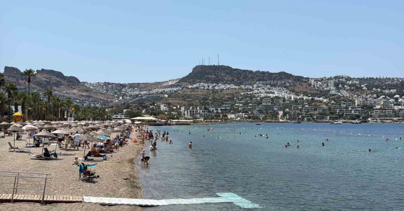 Bodrum’da sahilleri tatilciler doldurdu