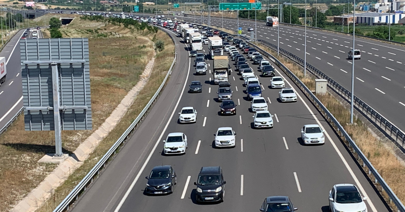 Kuzey Marmara Otoyolu İzmit geçişinde yoğunluk yaşanıyor