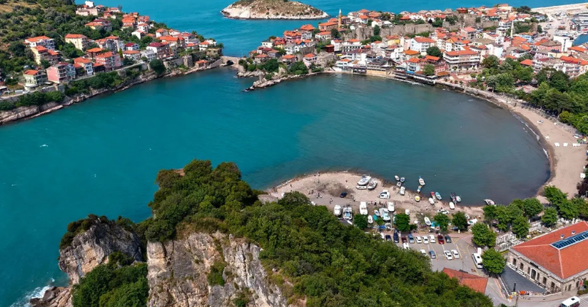 Nüfusunun 40 katı turist ağırladı