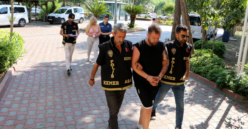 18 yaşından küçük 3 kişiyi, cinsel ilişki bahanesiyle dolandırıp darbettiler