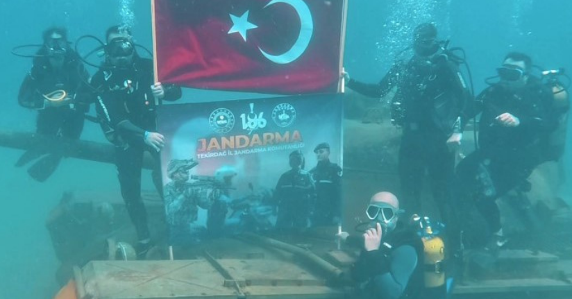 Jandarma teşkilatının 186. yıldönümünü su altına kutladılar