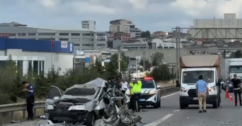 TEM’de otobüs ile otomobil çarpıştı: 3 yaralı