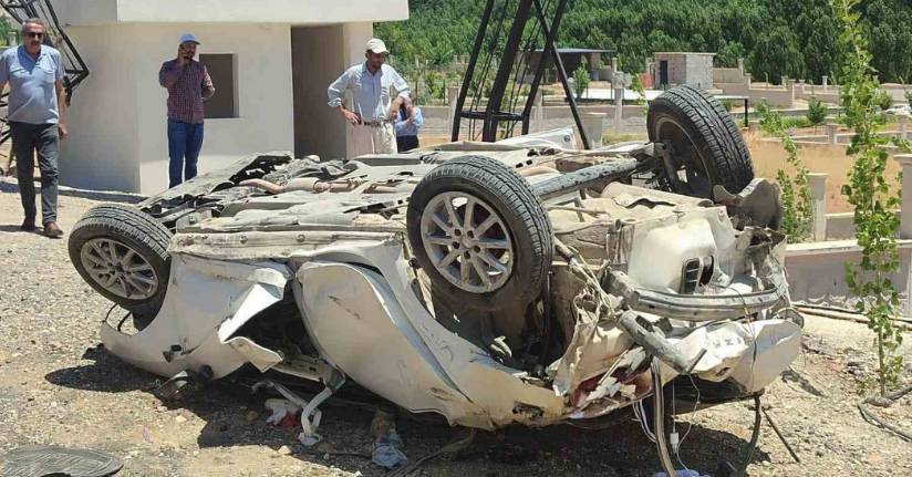 Mardin’de kontrolden çıkan otomobil şarampole yuvarlandı: 1 ölü, 1 yaralı