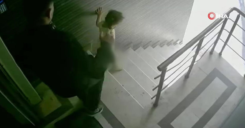 Cani babanın tekme attığı çocuğu merdivenden yuvarlandı: Çocuk ağır yaralı