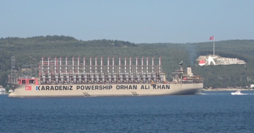 Dünyanın en büyük enerji gemisi Çanakkale Boğazı’ndan geçti