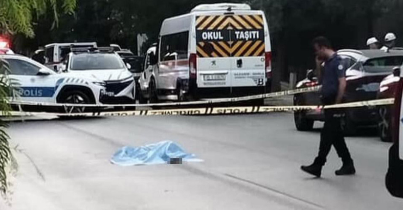 İzmir’de korkunç olay: Yola yatan kadının üzerinden 2 araba geçti