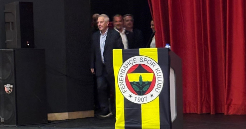 Fenerbahçe eski başkanı Aziz Yıldırım, genç kongre üyeleri ile bir araya geldi