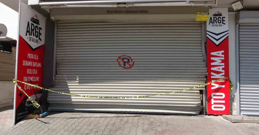 Mersin’de 3 genç, oto yıkama dükkanında ölü bulundu