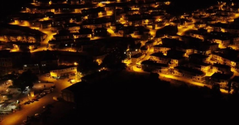 Sivrice depremi sonrası yeniden inşa edilen Doğanyol’un gece görüntüsü hayran bıraktı