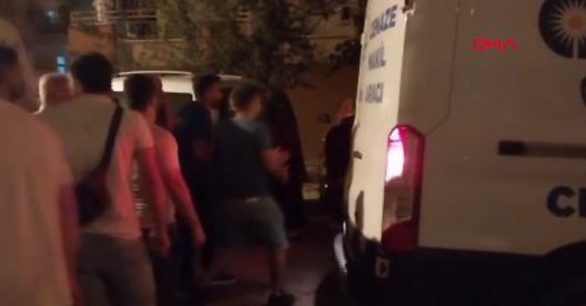 Kız kardeşini 14 bıçak darbesiyle öldürüp başını kesmeye çalıştı