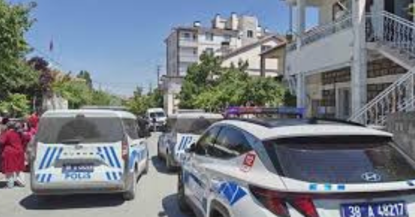 Üvey kızını ağır yaraladıktan sonra hayatına son verdi