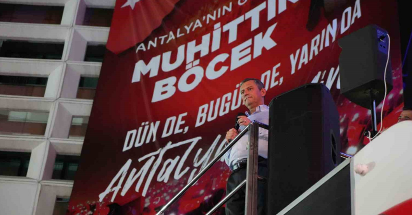Özgür Özel’den Antalya’da miting