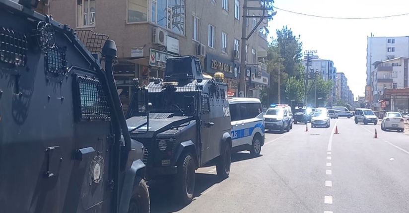 Aile içi şiddet ihbarına giden ekiplere ateş açıp 3 polisi yaralayan şüpheli tutuklandı