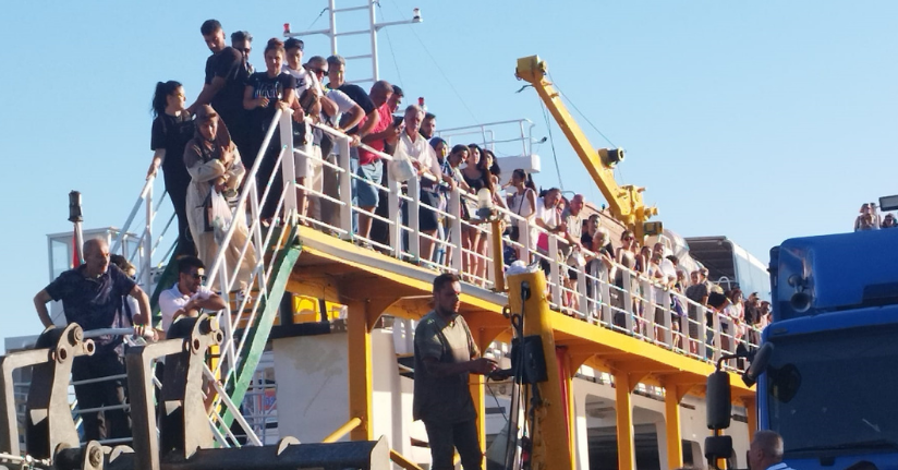 Marmara Adası açıklarında feribotta yangın çıktı 