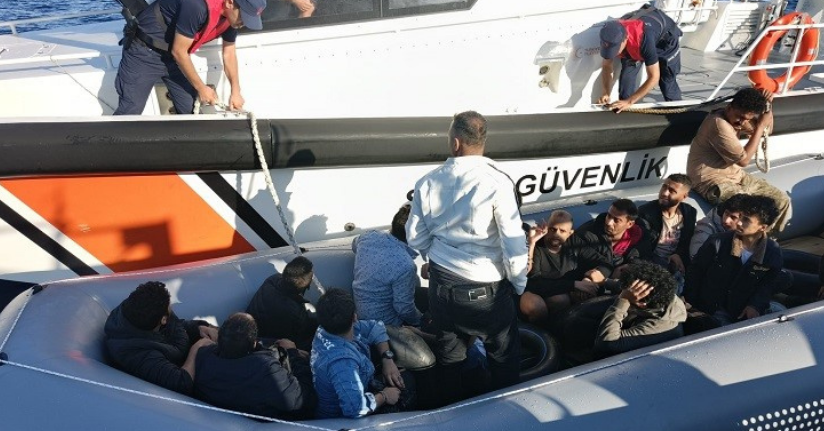 Ayvalık açıklarında 16 düzensiz göçmen yakalandı