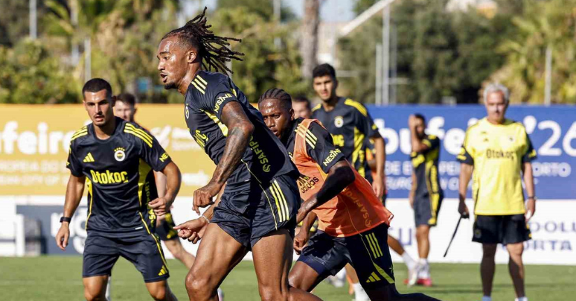 Fenerbahçe, hazırlıklarını çift idmanla sürdürdü