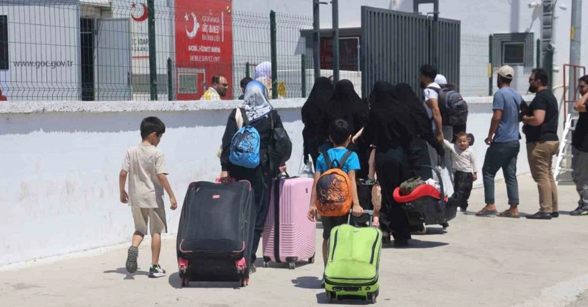 Çifte vatandaşlığı bulunan Suriyelilerin ülkelerine giriş çıkışlarına izin verilmesiyle birlikte Civegözü’nde yoğunluk arttı