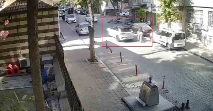 Fatih’te yolda yürüyen genç kadına sözlü tacizde bulunan ve aracıyla ayağını ezen sürücü gözaltına alındı