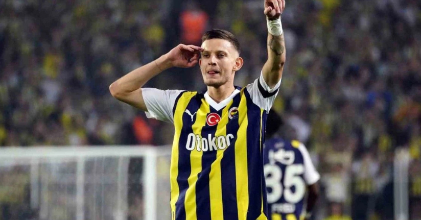 Sebastian Szymanski'ye transfer teklifi geldi: Fenerbahçe'de ayrılık kritiği