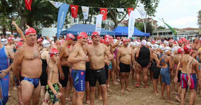 İzmit Körfezi’nde nefesler tutuldu: 343 kişi aynı anda 2 bin 600 metre kulaç attı
