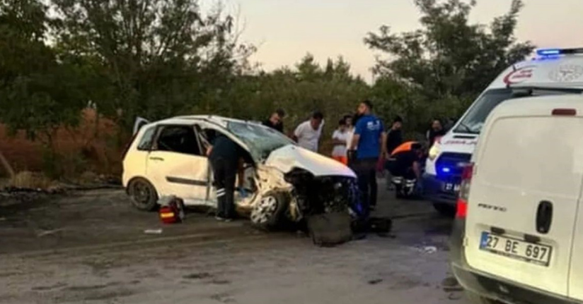 Gaziantep’te 2 otomobil kafa kafaya çarpıştı: 1 ölü, 3 yaralı