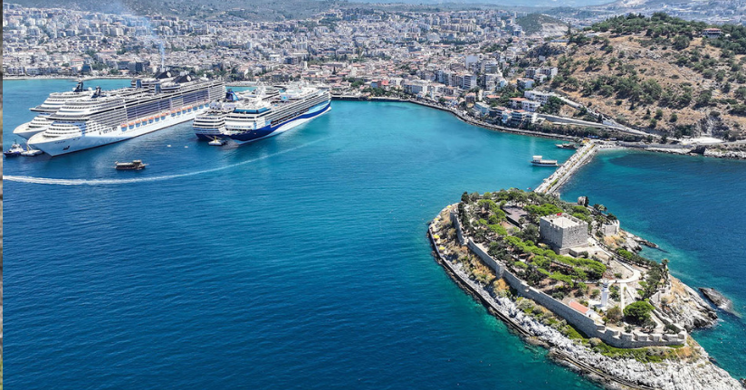 Kuşadası’na 5 kruvaziyer 10 bin 916 turist getirdi