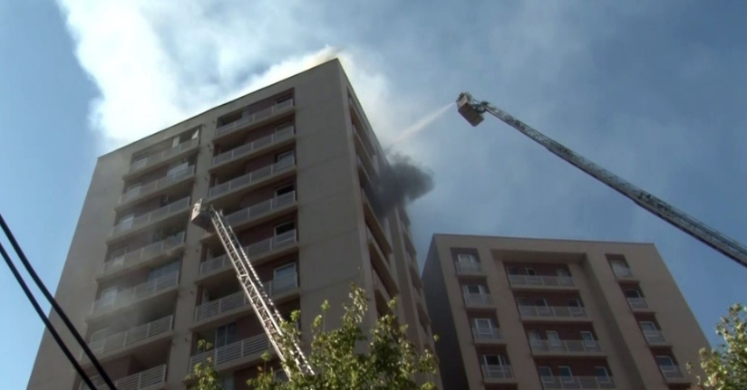 Bağcılar’da 15 katlı apartmandan alevler yükseldi