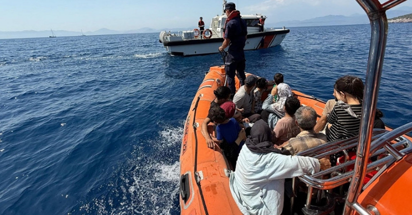 Fethiye'de mahsur kalan 24 kaçak göçmen kurtarıldı