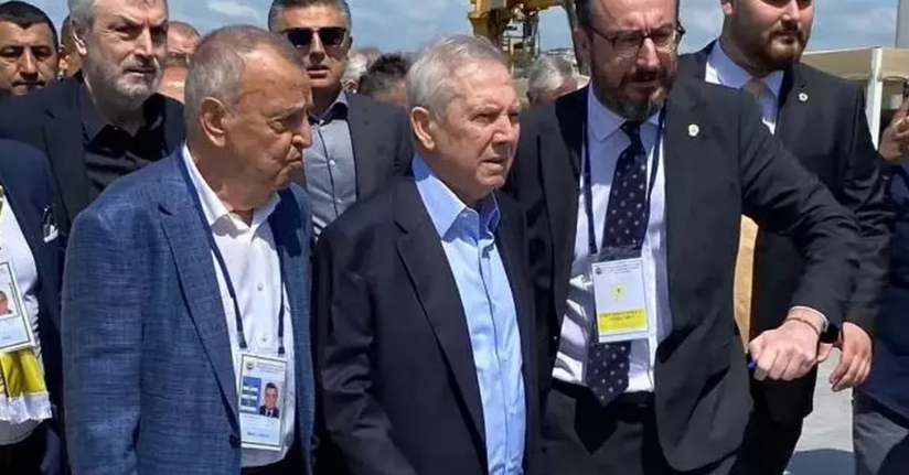 Aziz Yıldırım’dan Ali Koç’a Sert Eleştiri: “İki Kurabiye, Bir Çaya Her Şeyi Alkışlıyorlar”