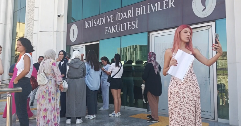 Yalova’da trafik kazası nedeniyle onlarca öğrenci AÖF sınavına geç kaldı