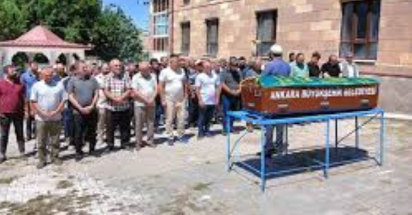 Gölde boğulan kuzenini kurtarmaya çalışırken vefat eden adam son yolcuğuna uğurlandı