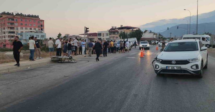 Otomobille çarpışan motosikletin sürücüsü öldü