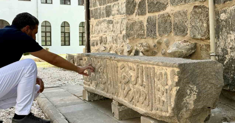 Saint George Kilisesi’nin hiçbir zaman hamam olarak kullanılmadığını ispatlayan kitabe ortaya çıktı