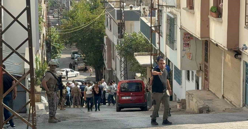 Eşini darp eden cinayet firarisi özel hareket operasyonuyla yakalandı
