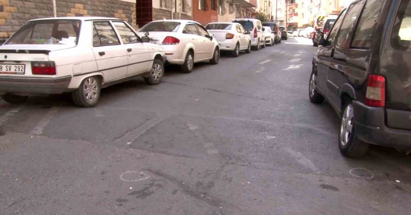 Eyüpsultan’da 20 yaşındaki genç, sokak ortasında silahla vurularak öldürüldü