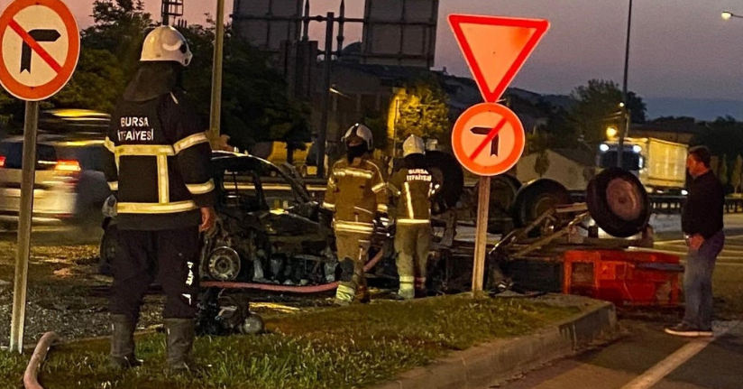 Bursa’da traktöre çarpıp yanan otomobildeki anne-kız yaralandı