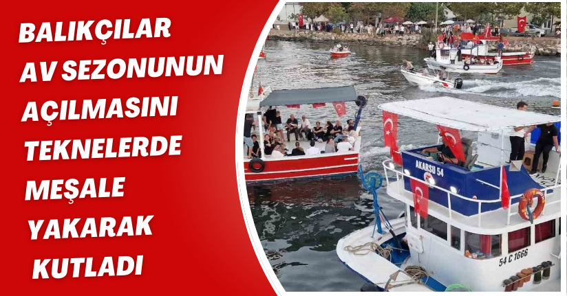 Balıkçılar av sezonunun açılmasını teknelerde meşale yakarak kutladı