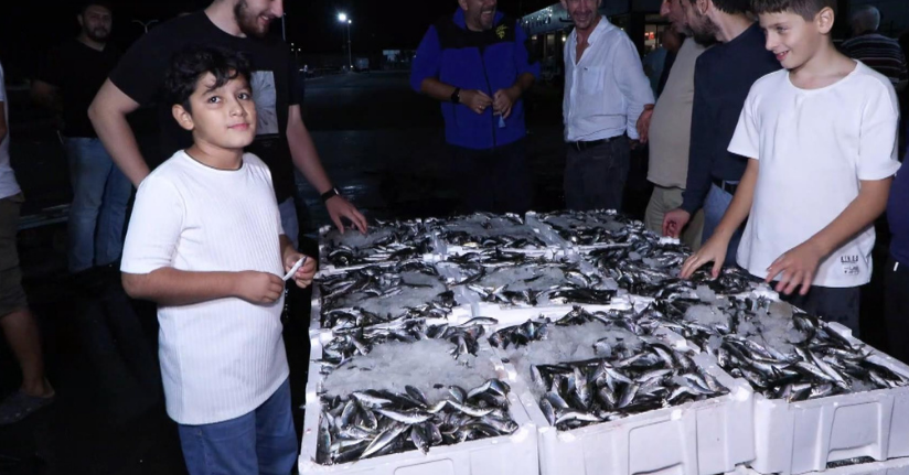 Balıkçılar sezonun ilk avından döndü: ‘İstavrit bol, hamsiden umut yok'