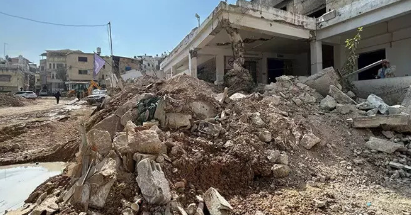 İsrail, Gazze'deki Aksa Hastanesi'ni vurdu