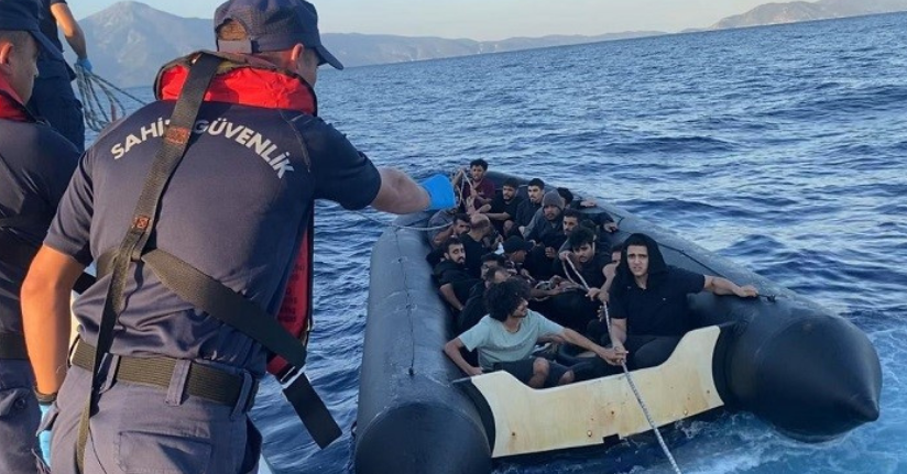 Kuşadası açıklarında 19 düzensiz göçmen kurtarıldı