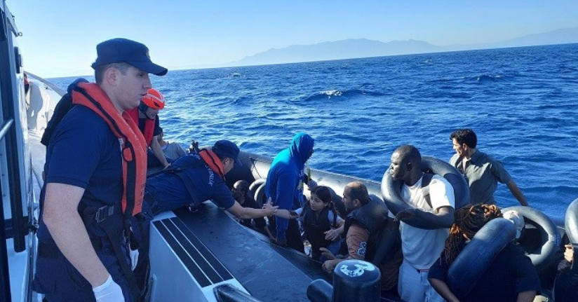 Ege sularında göçmen hareketliliği: 137 göçmen karaya çıkartıldı
